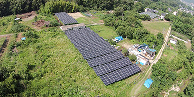 上空から撮影した太陽光発電